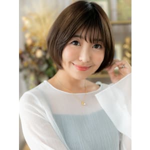 黒髪アースカラーナチュラル丸みマッシュボブ　刈上げボブ