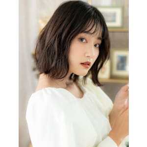 乾かすだけ大人可愛い黒髪ゆるふわボブパーマ　くすみベージュ