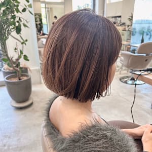 《イーズ鎌倉》深みのあるブラウン上品で抜け感のあるボブヘア