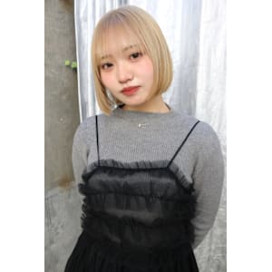 ステップボーンカットボブスタイル/ホワイトベージュ