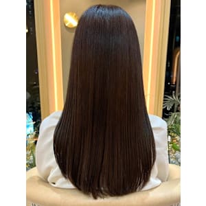 暗髪　ブラウンカラー　上品ロングヘア　髪質改善ストレート