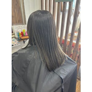 オリーブグレージュ