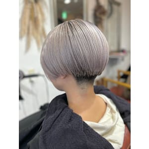 シルバーカラー刈り上げショート