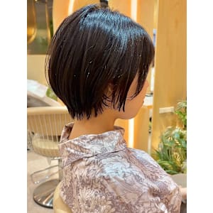 大人ショートマッシュ　顔周りレイヤー　暗髪グレージュ　30代