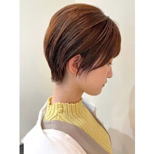 ベージュカラー　ショートマッシュ　レイヤー　20代　30代