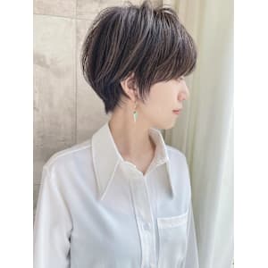 ショートボブ髪型30代40代50代前髪あり前髪なし面長畠田 - &STORIES【アンドストーリーズ】掲載中