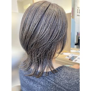 《シャープカッコいい♪》ミディアムウルフスタイル×グレージュ