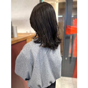 ウルフレイヤー　似合わせカット　20代30代　黒髪　艶髪