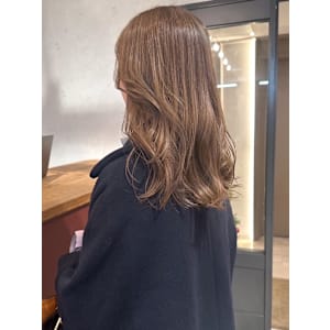 ミルクティーベージュ　透明感カラー　ミックス巻き　顔周り