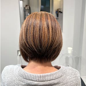 目立ちすぎないアンブレラカラーで気になる分け目を白髪ぼかし！