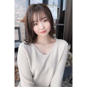 ナチュラルで柔らかい雰囲気を演出するレイヤーボブスタイル