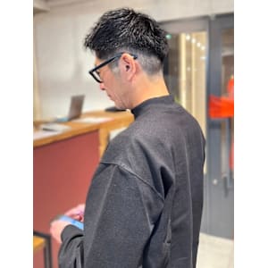 スパイキーショート　黒髪　刈り上げ　束感　30代　眉カット