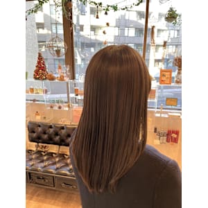 セミロング×アッシュベージュ