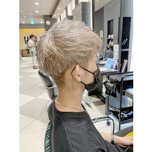 メンズホワイトベージュカラー