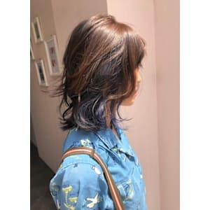 外ハネスタイルボブ