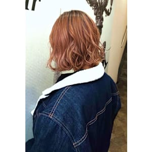 切りっぱなしボブでミルクティカラー