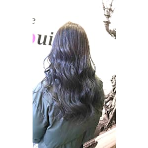 スパイラル波フェーブでダークブルーカラー