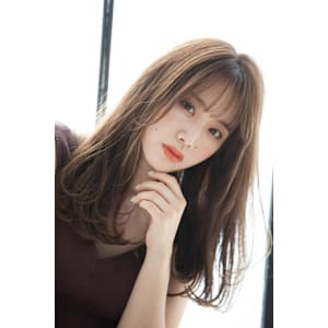 レイヤーベージュ薄めバング小顔レイヤー／ShellBear