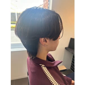 前下がりセンターパートウルフ