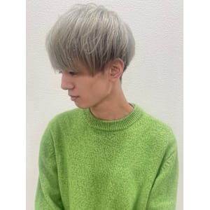 ホワイトシルバー　ミニマッシュ　ブリーチカラー　ハイトーン