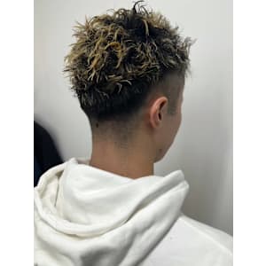 ツイストスパイラルパーマ　フェードカット　ハイライト