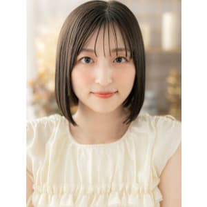 ツヤ感美髪アッシュブラック切りっぱなしボブ　刈上げボブ