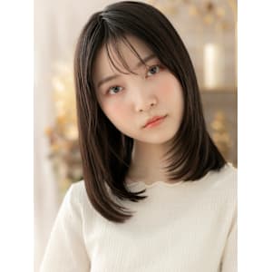 内巻きレイヤーカット黒髪ナチュラルミディ　姫カットレイヤー