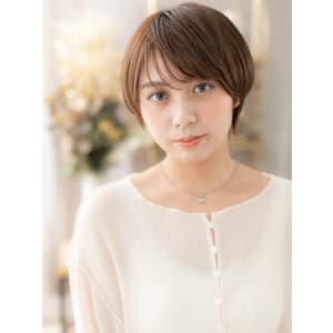 マッシュウルフショートステップボーンカット　マロンベージュ