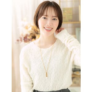 シールスルーバング前下がりミニボブショート　くすみベージュ