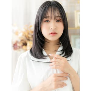 透明感グレージュアッシュレイヤーセミディ　姫カットレイヤー