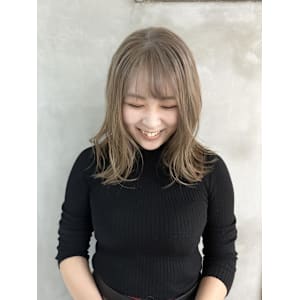 ミディアム・ブリーチ・ベージュ