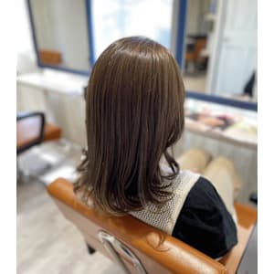 キャラメルベージュ