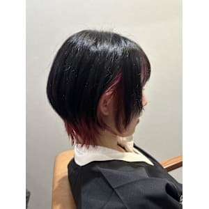 ショートウルフインナーカラー赤