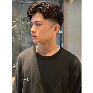 アップバング　ツーブロック　ビジネスパーマ　メンズパーマ