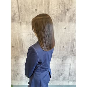 ツヤ感ベージュ《ARCH CHIAKI》