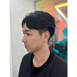 フェザーショートセンターパート