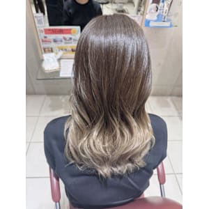 シルバーベージュのグラデーションカラー - EMU international 春日部本店【エムインターナショナル】掲載中