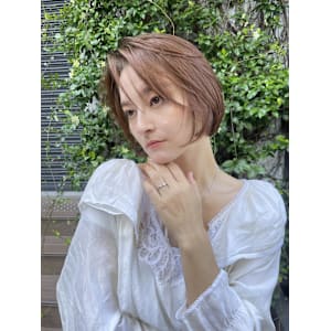 顎ラインレイヤーボブで首元すっきり！