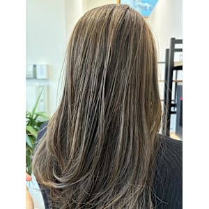 赤みを抑えた大人オリーブアッシュ