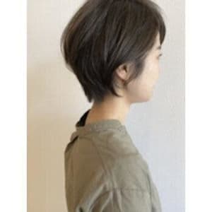 オリーブベージュ