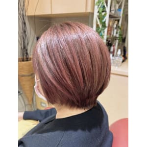 白髪も味方にピンクハイライトカラー - EMU international 春日部本店【エムインターナショナル】掲載中