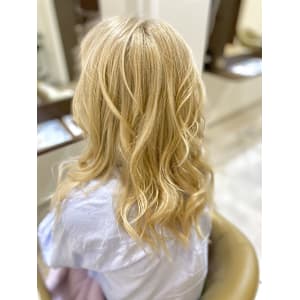 ホワイトブロンドツヤ感ウルトワトリートメント