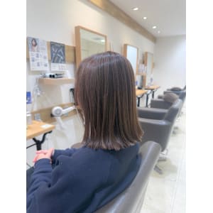 白髪ぼかしハイライトカラー30代40代50代ブルーグレージュ - Mira by KENJE【ミラバイケンジ】掲載中