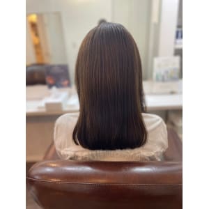 サイドのみレイヤーを入れたミディアムヘア - Elua Hono-Hono【エルアホノホノ】掲載中