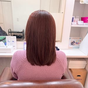 ピンクが可愛いセミロングヘア