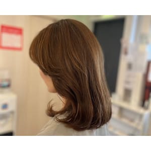 フェイスラインのみレイヤーのミディアムスタイル - Elua Hono-Hono【エルアホノホノ】掲載中