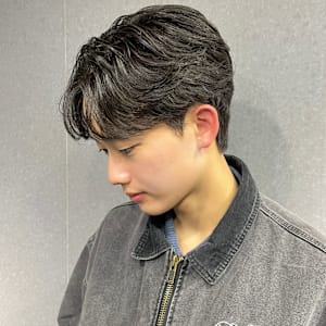 センターパート×フェザーパーマ