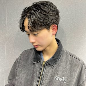 センターパート×フェザーパーマ