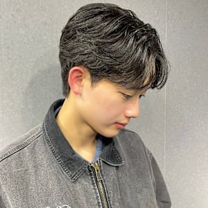 センターパート×フェザーパーマ