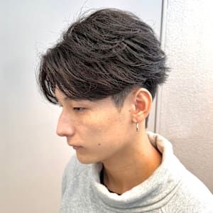 センターパート×フェザーパーマ